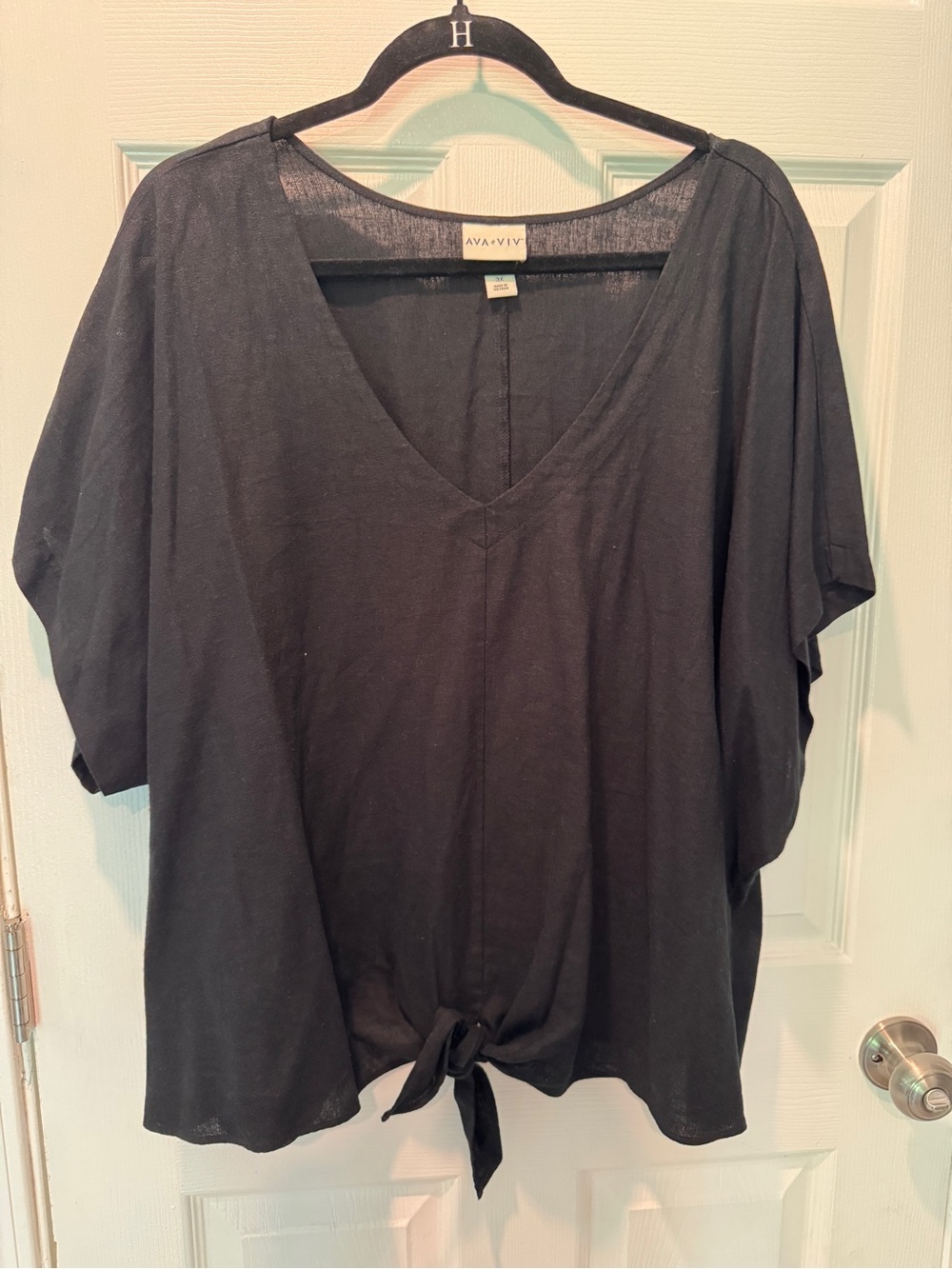 Ava & Viv Black V-Neck Tie-Front Blouse